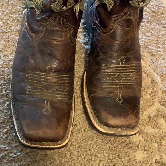 Ariat 7.5B square toe cowgirl boots, brown/ green - Picture 2 of 6